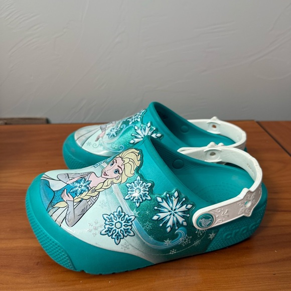 Frozen Light Up Crocs Elsa Clog Slip On‎ Shoe Teal Blue Junior Girls 2 - Picture 1 of 7